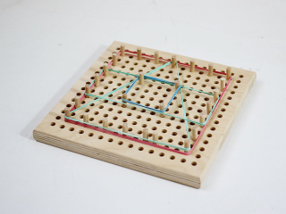 Geometrická destička velká - Kolíčková deska
